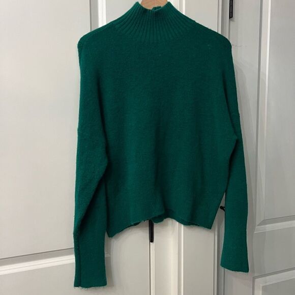 Express green long sleeve turtleneck sweater womens size medium winter i254 - Picture 1 of 3